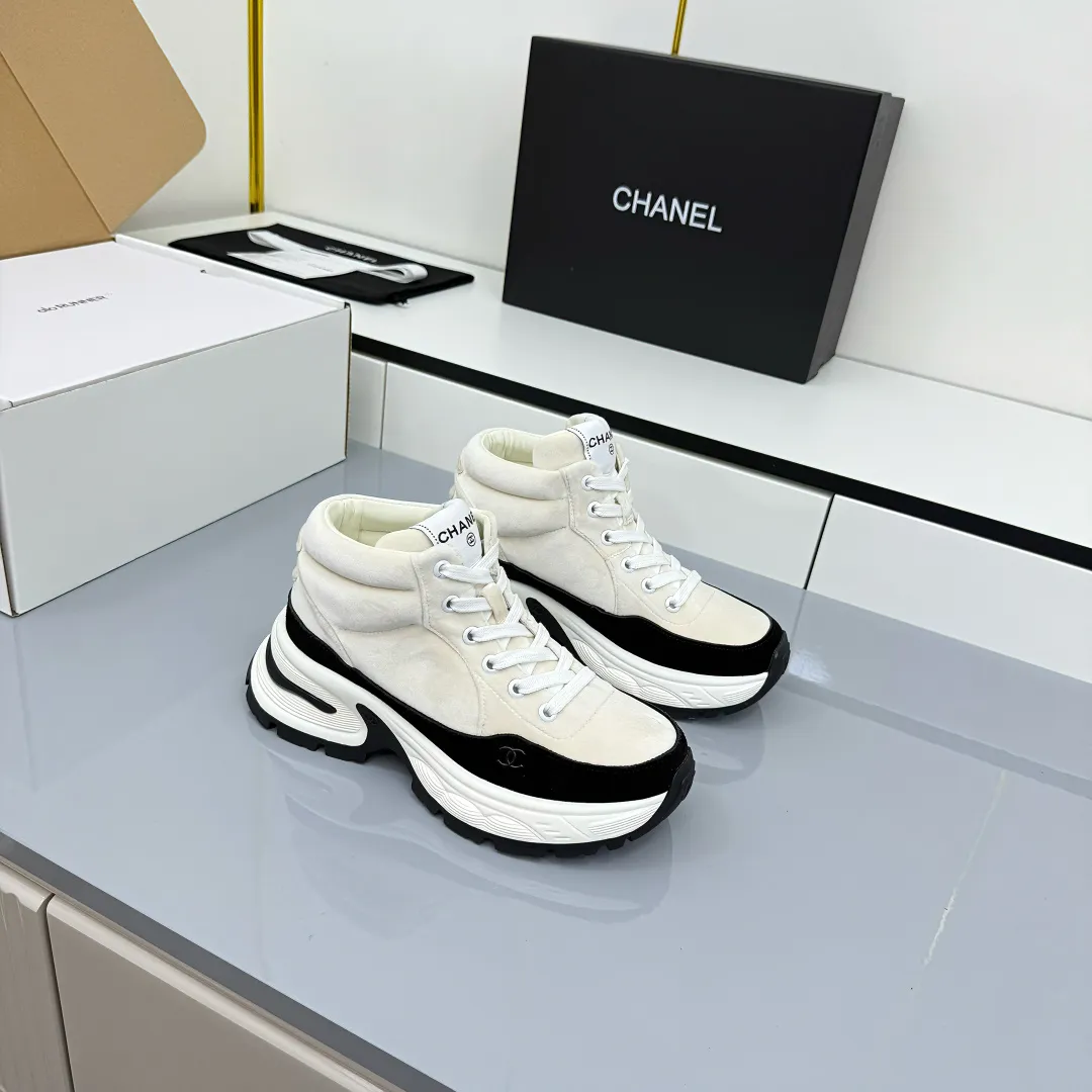 👟👟Ex-factory price 700👟👟 Chanel bread shoes ~ original calfskin panda shoes Chanel 25C latest hot style panda black and white sports shoes casual sneakers Xiaoxiang hot item classic black and white panda color coco girls must pay Fabric: original custom mixed sheepskin lining: original imported breathable mesh lining outsole: Original molded rubber + TPU combination Size: Women's 35-41